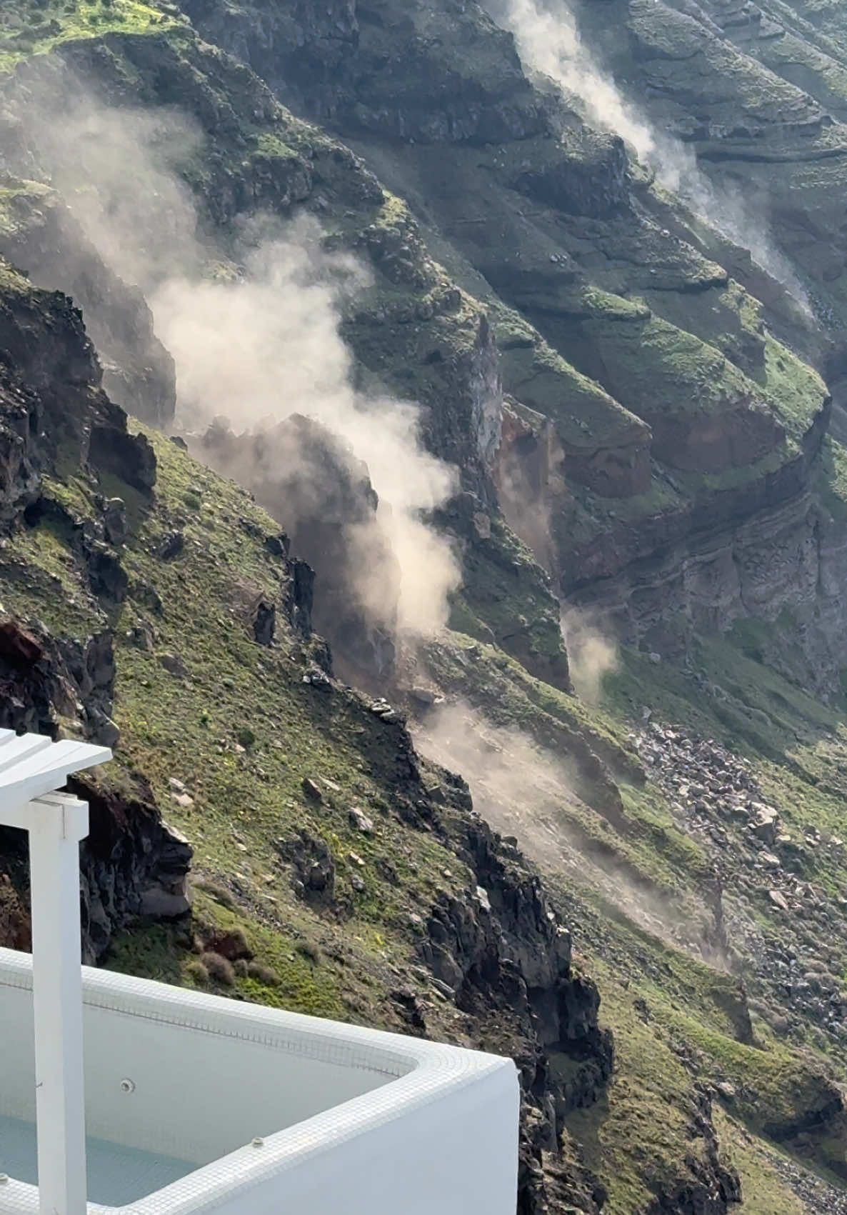 Santorini  🌋  #santorini #greece #earthquake #volcano #santoriniearthquake #greecetiktok #earthquakeshake #σεισμος 