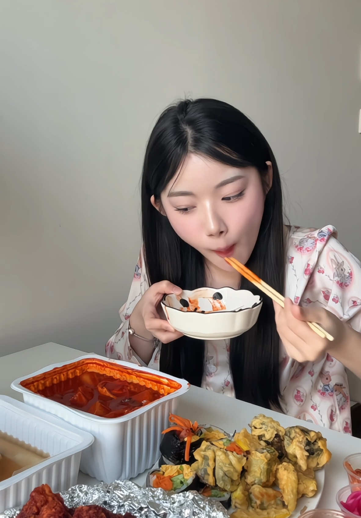 chán bánh chưng thì mukbang tokbokki, kimbap, gà rán, chả Hàn Quốc🤤