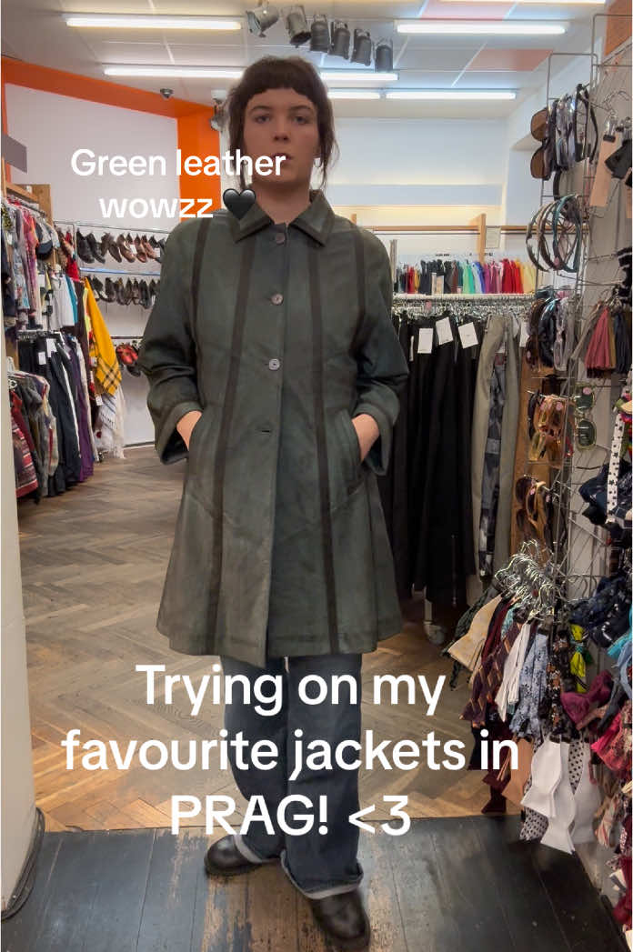 We have a big selection of various categories of jackets!!! Come and take a look in our store on Vesterbro! Where you can find these goodies😇😝😝#vintage #vesterbro #secondhand #fyp #wow #whosthatgirl 