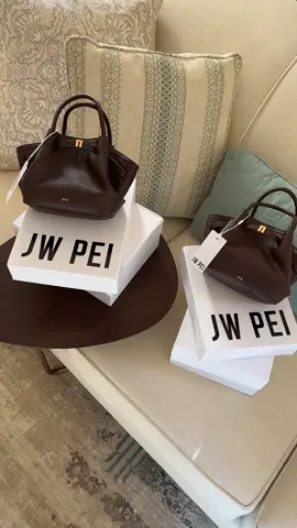 jw pei 🤍 طلبات عميلاتنا ماشاءالله  جلد بني 🤎🤎🤎 #jwpeibag #jwpei #explorar #fypシ #foryou #foryoupage #riyadh #jeddah #qassim #اكسبلور #بيرسونال_شوبر #وسيطة_مواقع 