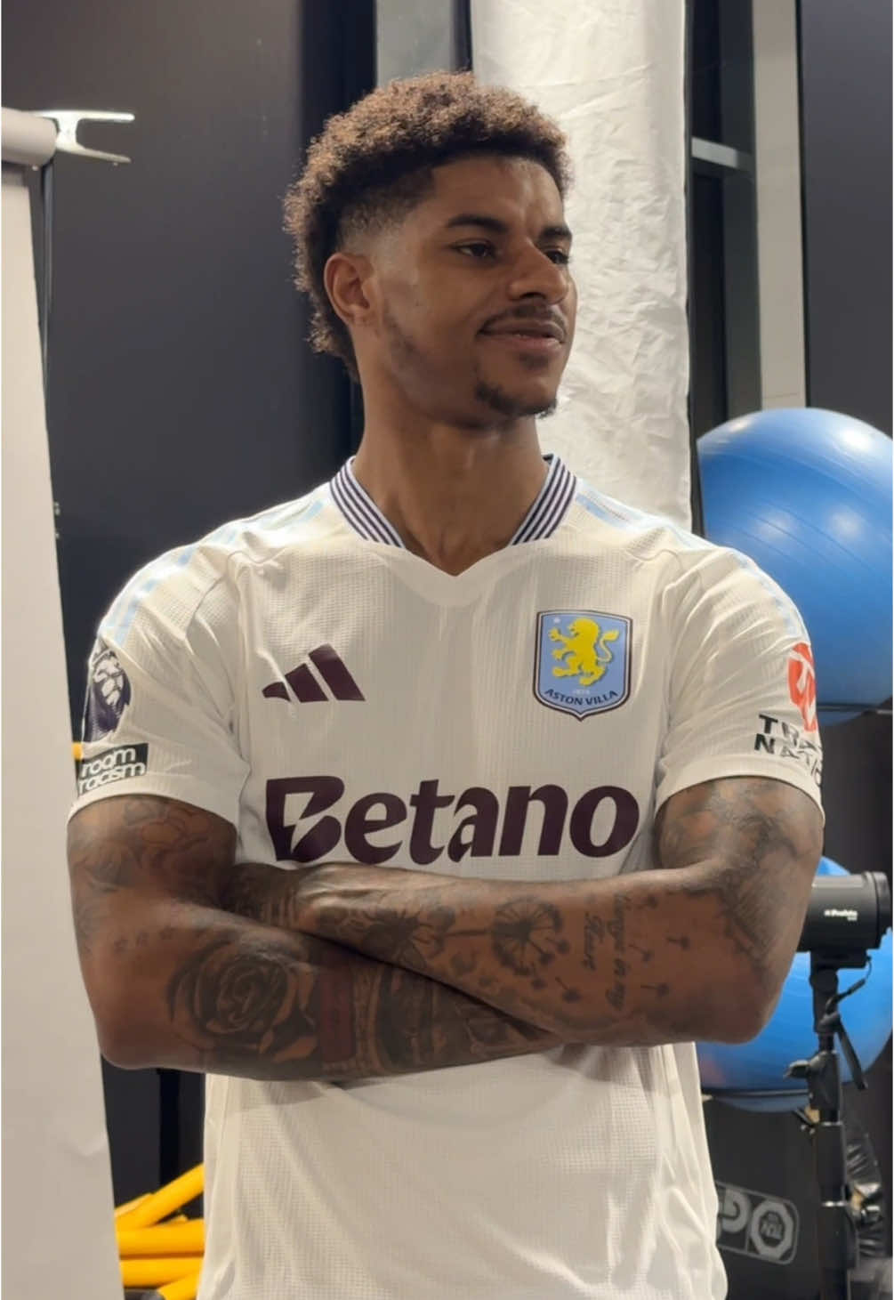 Getting kitted up 👕 #astonvilla #MarcusRashford 