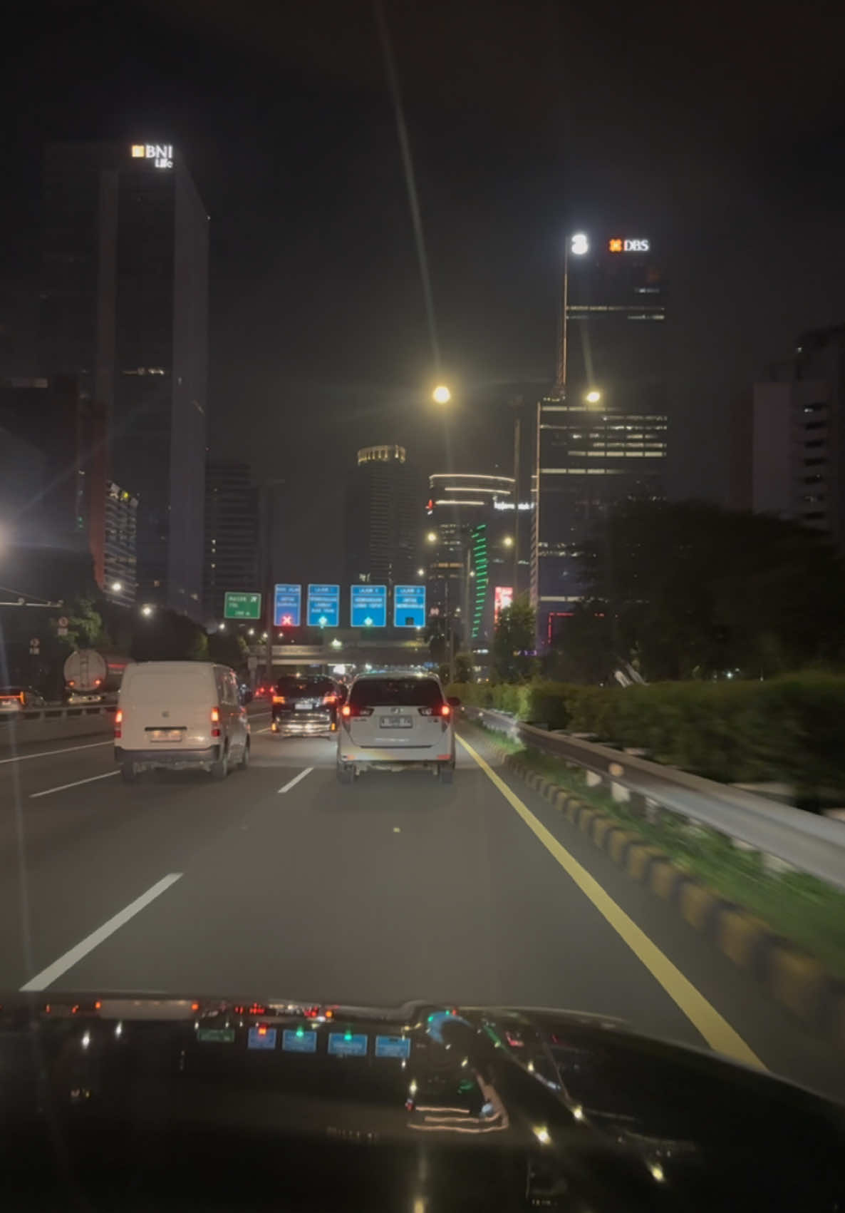 Tol dalam kota + Lagu Timur = adodo eee tak ada obat kakak’e 