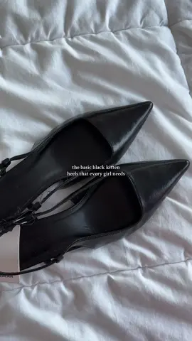 #kittenheels #blackheels #pullandbear #capsulewardrobe  