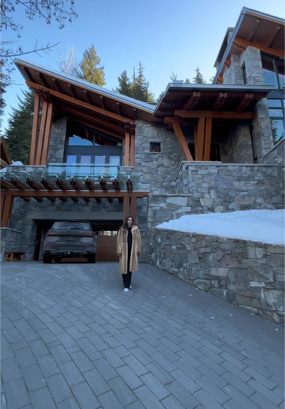 I need a whistler mansion 😩💳💥 Listed by John Ryan #luxurylistings #luxuryhomes #whistler 