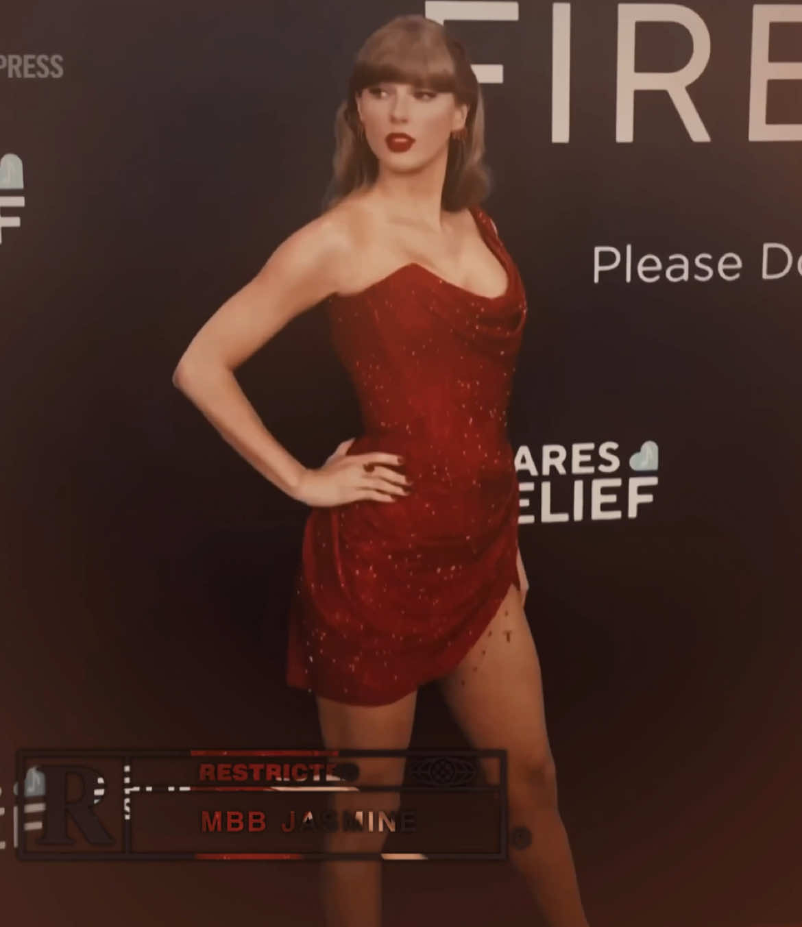 this look is INSANE!!! she looks stunning, her best red carpet look everrrr! 💋💋💋 | cc - Ivyshoax | scp - i got from ig, tt & YouTube | ib - idk im sorry | #mbbjasmine #taylorswift #taylorswiftedit #fyppp #vsp #videostar #videostarpro #fyp #blowthisupforme #blowup? #blow #actives? #moots? #xcyzba #edit #edits #grammy #grammys #grammy2025 #grammyawards #traviskelce #red #redtaylorsversion #chiefs #redcarpet #erastour #she #theerastour #kansascitychiefs hot taylor swift edit red carpet grammys