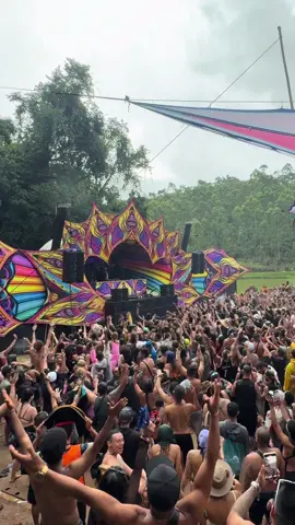 Foi na chuva mesmo! São Paulo ❤️🇧🇷 #rave #psytrance #fyp @vinivicimusic 
