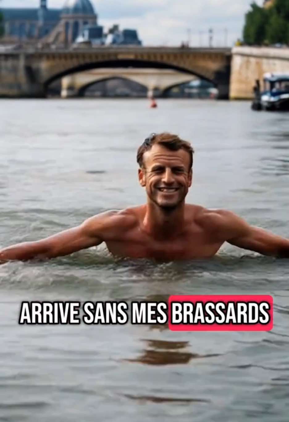 🚨Il la fait !!! 🚨(Et sans ses brassards)  #emmanuelmacron #macron #humour 