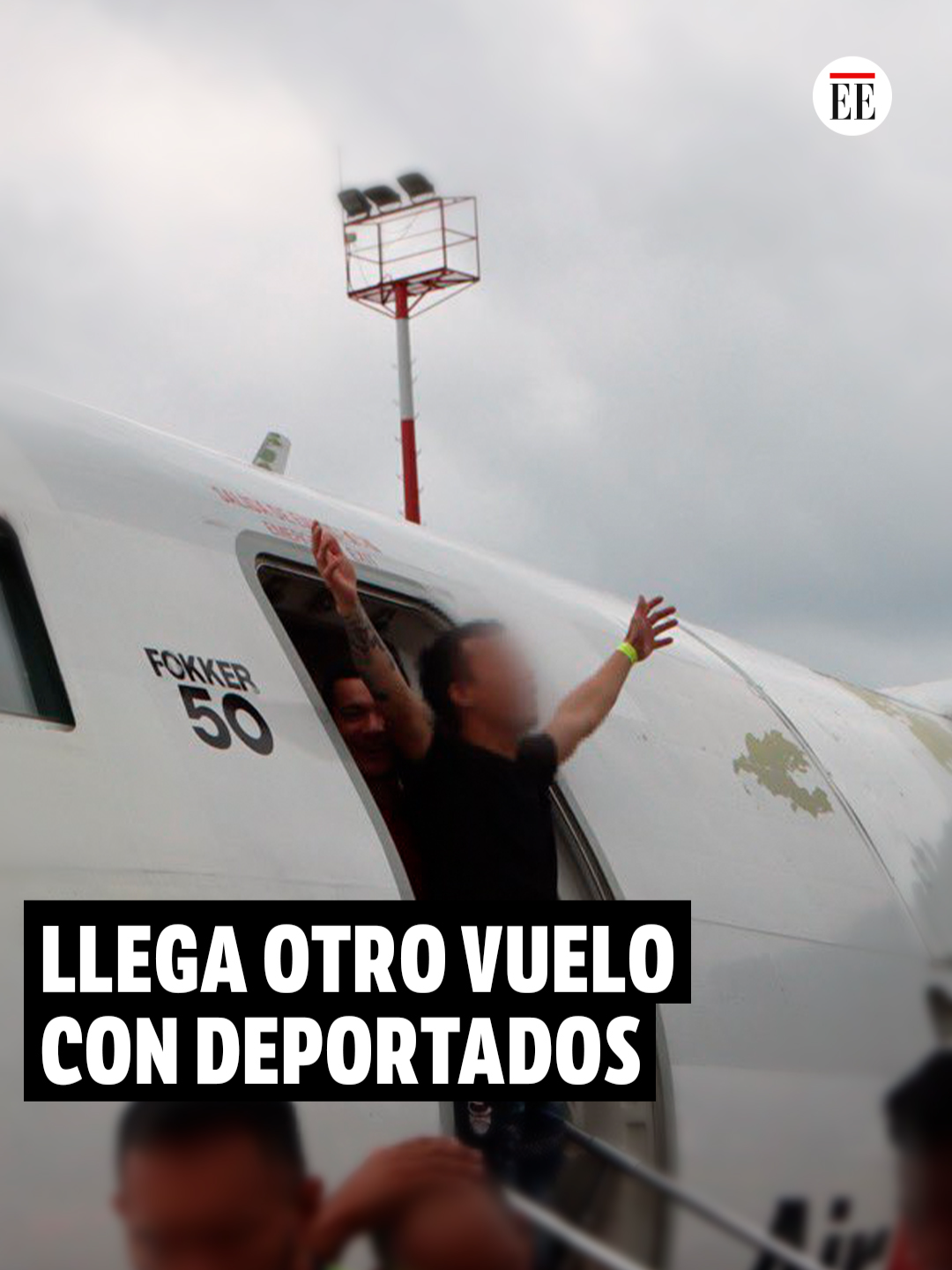 Siguen llegando al país connacionales deportados en vuelos, esta vez desde Panamá con destino a Medellín, de donde salió un vuelo con 43 migrantes colombianos “Por diferentes infracciones en el vecino país”, afirmó la Cancillería en un comunicado.  #deportados #Colombia #vuelos