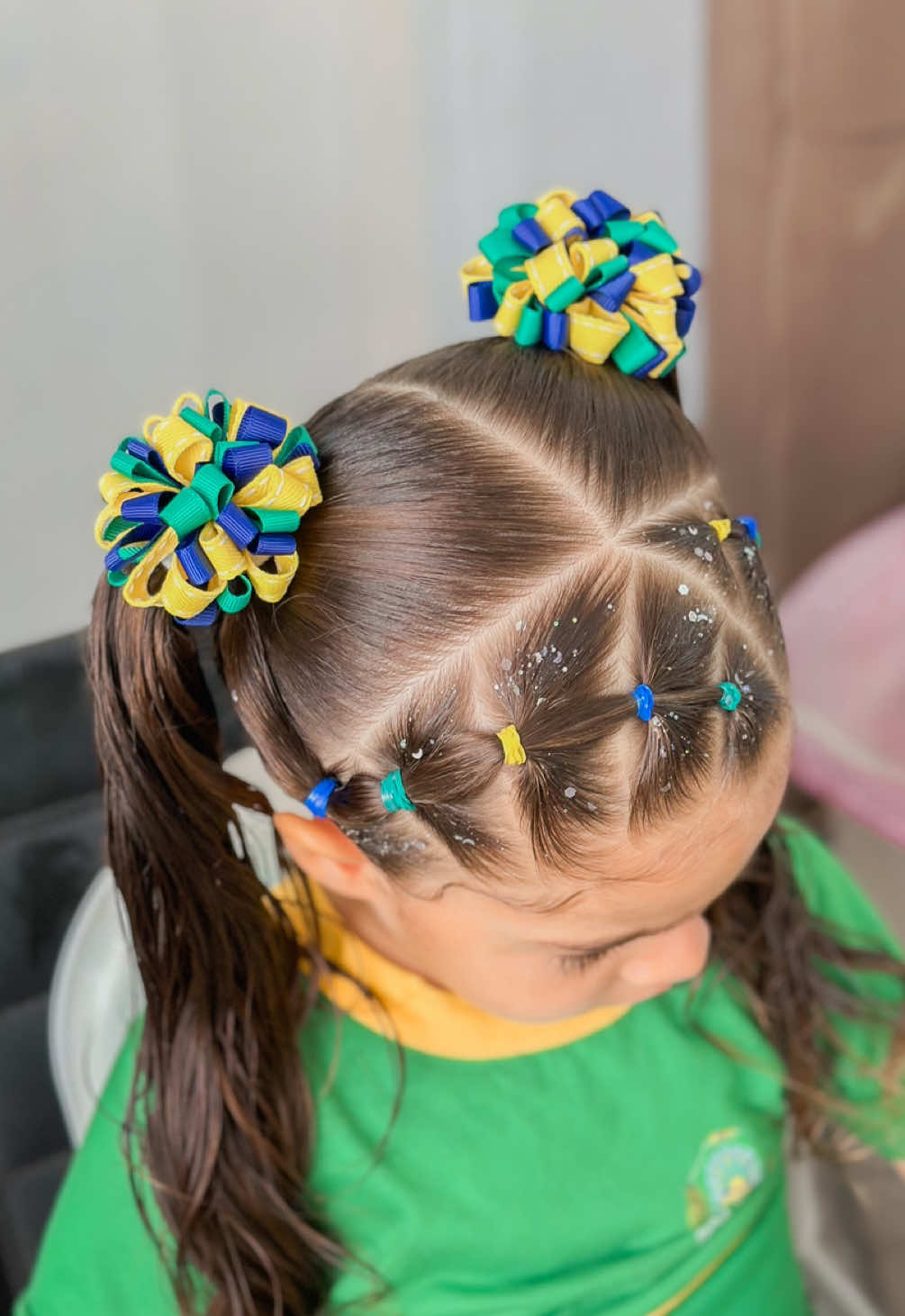 Penteado infantil volta às aulas 🎀 . . . : #penteadoinfantil #penteadosfaceis #peinados #maedemenina #penteadovoltaasaulas #penteados 