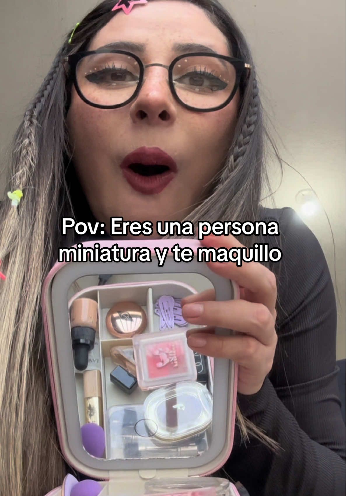 Espero nadie te pise porque quedaste di vi na 💅 #asmrmakeup #makeupasmr #makeup #asmrroleplay #roleplayasmr #asmr   #minicosmetics #travelsize #makeuptransformation 