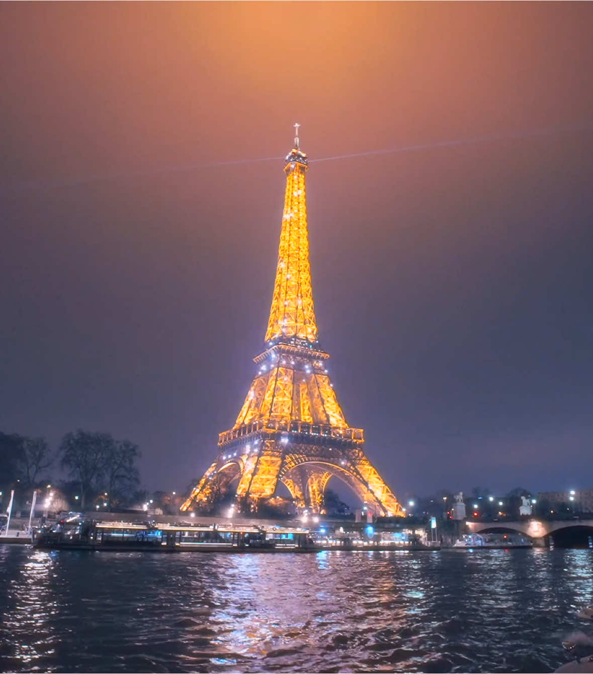 pov: you go on a walk in paris #cinematic #cinematography #videography #filmmaking #bluehour #travel #eiffeltower #sonyalpha 