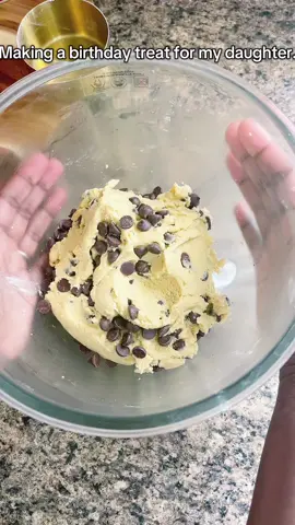 Making a birthday treat for my daughter.#fyp #delicious #dessert #chocolate #birthday #viraltiktok #massfollowing🔥🔥 