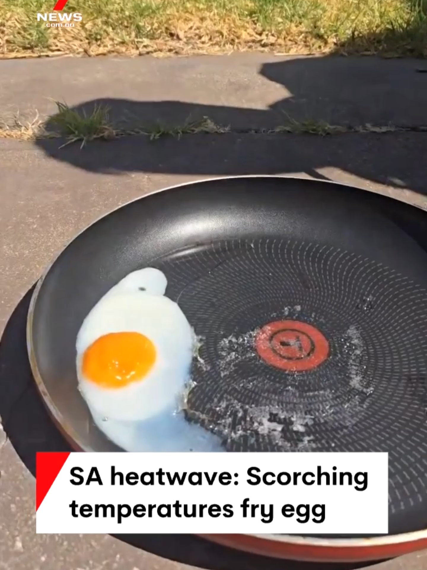 How hot has it been at your place? South Australia’s heatwave has been intense enough to fry an egg on the pavement. This one was cooked in just 15 minutes in the afternoon sun at Northfield. #heat #hotweather #weather #Egg #Northfield #Adelaide#Heatwave #7NEWS