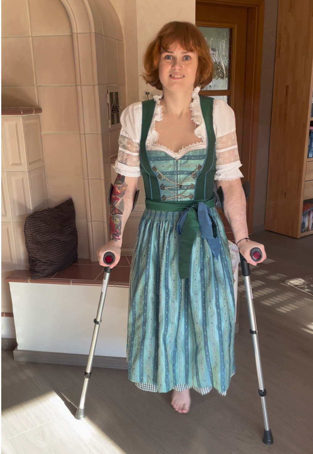 im Dirndl 🥰 #amputeesoftiktok #amputee #abovekneeamputee #oberschenkelamputation #mentalhealthmatters #borderlinepersonalitydisorder #borderlinepersönlichkeitstörung ##dirndl #cyborgsworld 