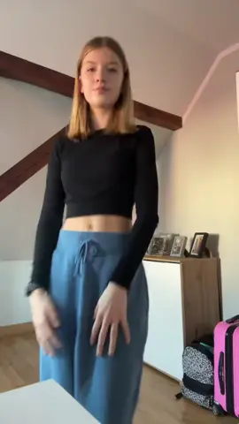 So damn cute. @l.qura4 #cutesocialmediagirls #cutegirlsfyp #cuteoutfit #germangirls #blondegirl #cutegirls #bellybutton