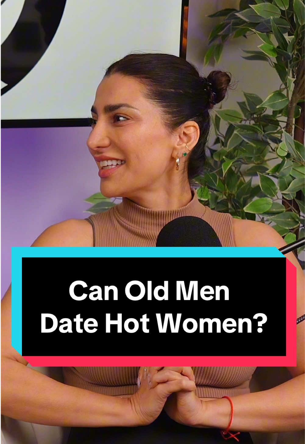 Can old men date hot women? Is there a double standard? Is it gross or awesome?! In this clip the panel talk about Anthony Kiedis, Madonna and Cher’s and their younger significant others. @thepriteshshah @hedintheclouda @yaldi5 @tarunshetty #redhotchilipeppers #music #date #Love #marriage #Relationship #desi #southasian #madonna #cher #hollywood #diversity #cougar