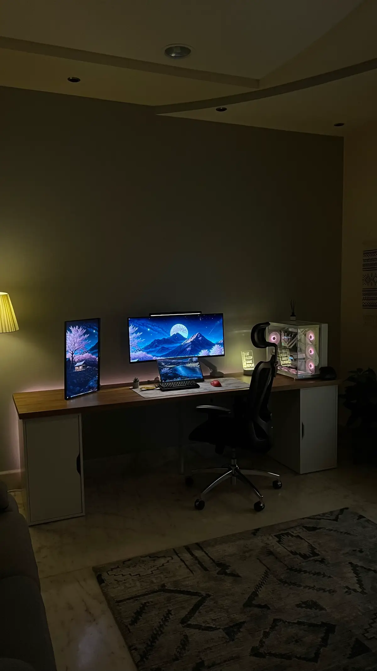 القهوه في أواخر الليل من الشتاء شي لايوصف 🏵️ #cozysetup #pc #setup #clean #pcgaming #foryou #coffee #بيسي 