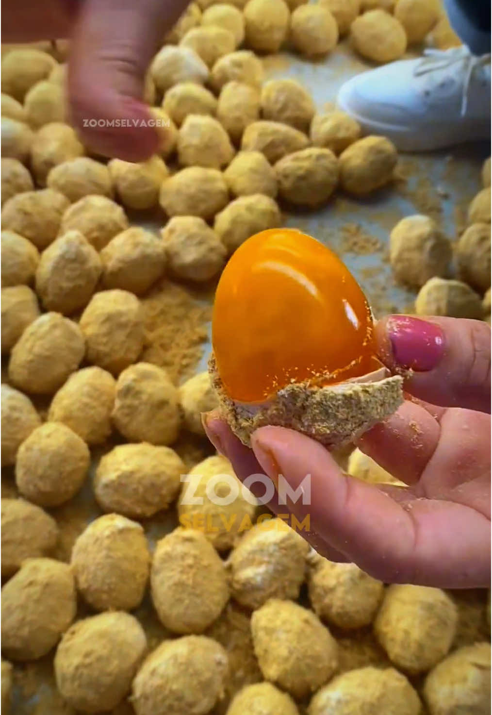 Parece Um Experimento, Mas As Pessoas Realmente Comem Isso 🤯🥚