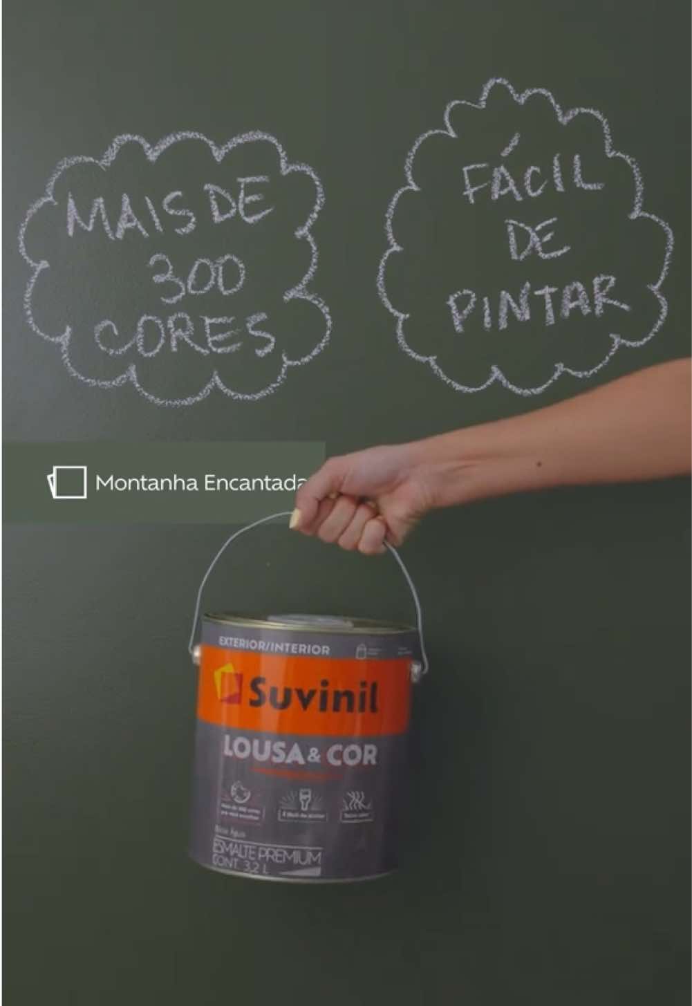 A Suvinil Lousa & Cor é perfeita para a volta às aulas! 📚🧑🏽‍🎓 É fácil de aplicar, tem baixo odor e é fácil de limpar. Nela, você pode escrever com giz e depois limpar com um pano úmido quantas vezes quiser! ✍️ São mais de 300 cores pra escolher! 🌈 Comenta se quer conhecer mais cores e inspirações de murais com Suvinil Lousa & Cor ✨ #voltaasaulas #aula #mural #lousa 