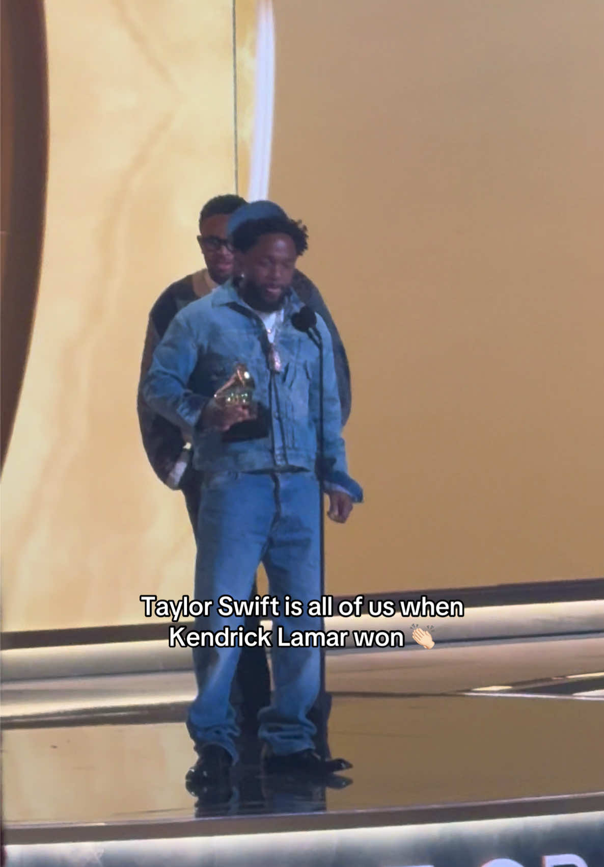 Kendrick Lamar 👏🏻👏🏻👏🏻👏🏻 @GRAMMYs @CBS #GRAMMYs #cbs 