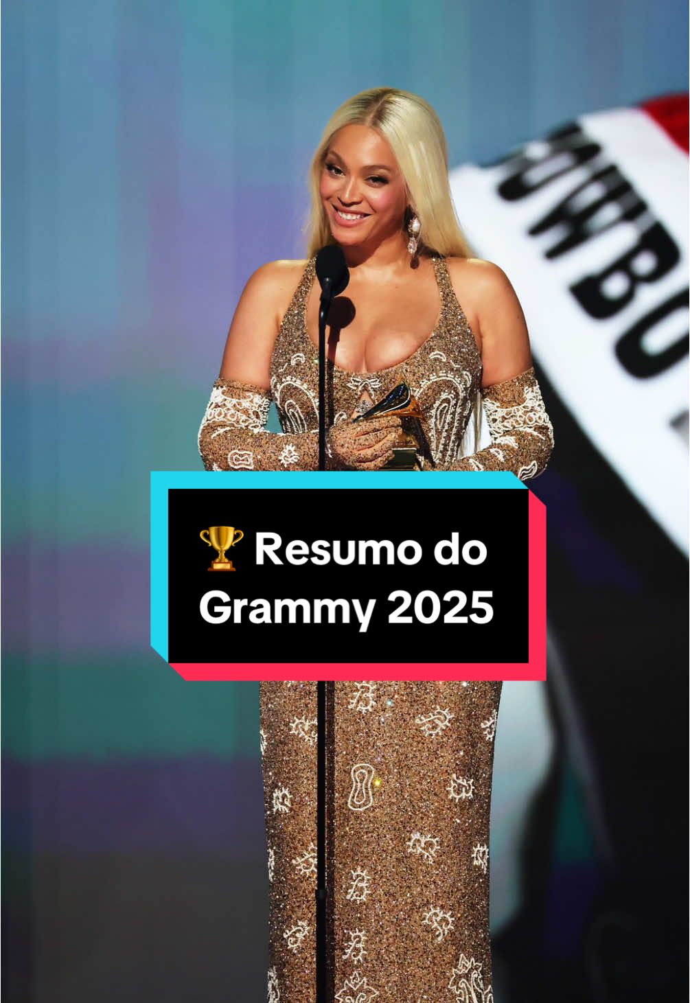 O Grammy 2025 aconteceu ontem e fez história! 🏆🔥 Beyoncé finalmente venceu Álbum do Ano com Cowboy Carter e ainda levou Melhor Álbum Country. Doechii fez história no rap, Not Like Us varreu tudo, e The Weeknd voltou à premiação após anos de boicote. 👀 Teve discurso brabo da Chappell Roan, homenagem ao Quincy Jones e Kendrick entregando humilhação de alto nível. “ Mas também teve polêmica com o Milton Nascimento e gafes bizarras. No fim, um Grammy mais justo! O que achou? 👇 #Grammy2025 #Beyoncé #Doechii #NotLikeUs #ChappellRoan #KendrickLamar #cowboycarter 