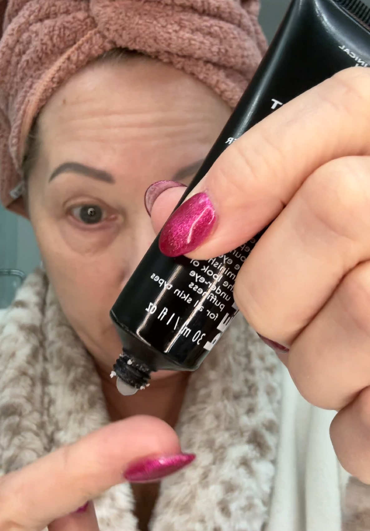 Real time results in seconds…this never gets old! #peterthomasroth #wrinkles #antiaging #skintok #matureskin #tiktokshopjumpstartsale #tiktokshopcreatorpicks #tiktokshoploveatfirstfind @Peter Thomas Roth Labs 