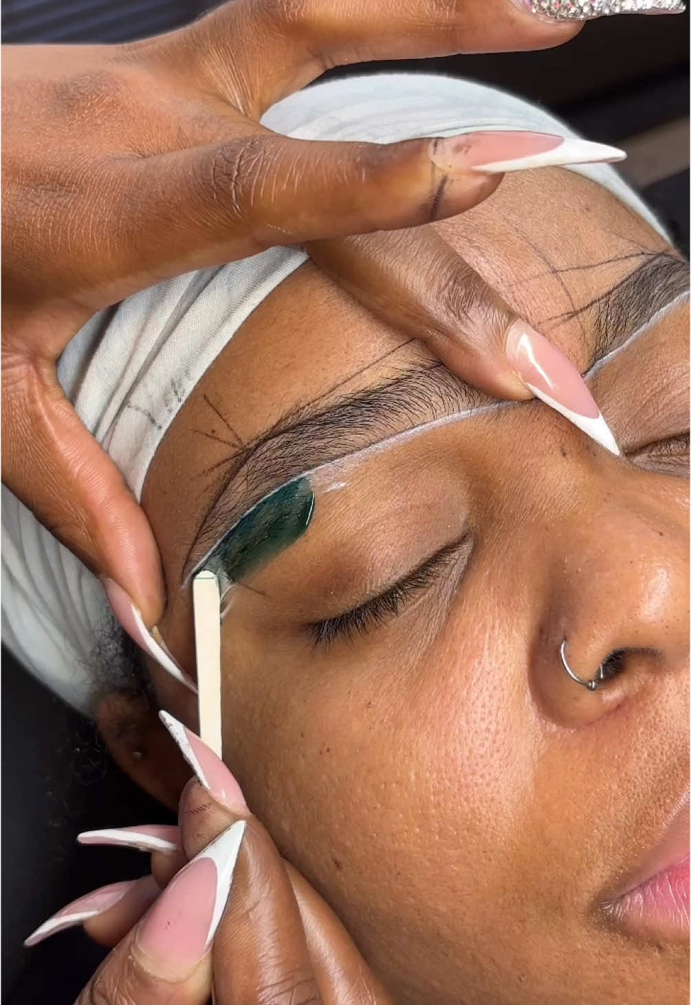 I love waxing soooo much!  Using @Starpil Wax hard wax and it’s amazing for sensitive skin!  #browwax #2025brows #waxandtint #browsculpt #browshaping 