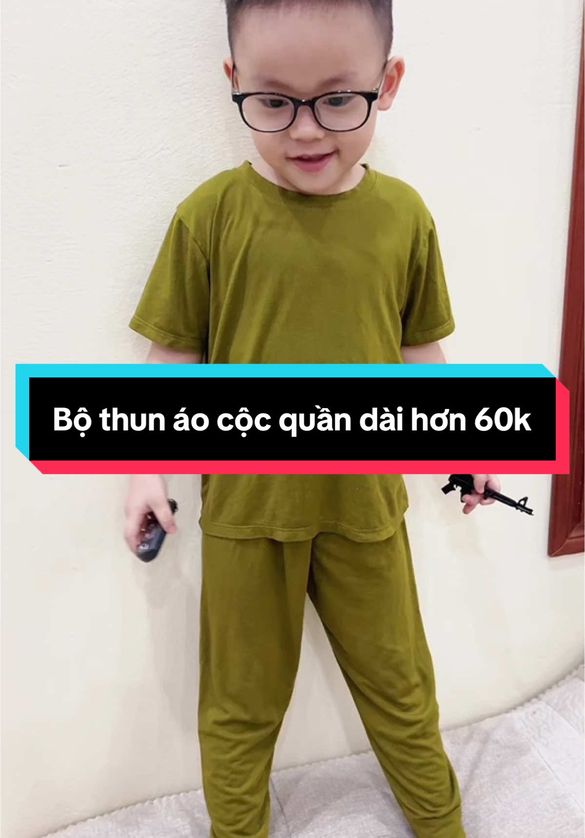 Bộ này đẹp dễ mặc lắm nha #melobi1988 #quanaotreem #bomacnhachobe #bothunlanhchobe #viral #mebimsua 