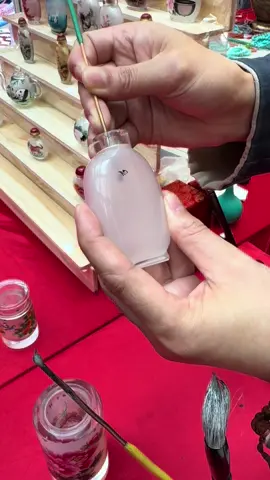 Just saw an amazing Chinese art form of inner painting otherwise known as nèihuà. The artist uses ultra fine brushes to paint from the inside of the bottle. As you can see, each stroke requires precision, patience and no doubt years of mastery. #innerpainting #chineseart #ancientcraft #ancientchineseart #singapore #china #tiktoktravel #fyp #fypage #fyppppppppppppppppppppppp #fypシ゚ 