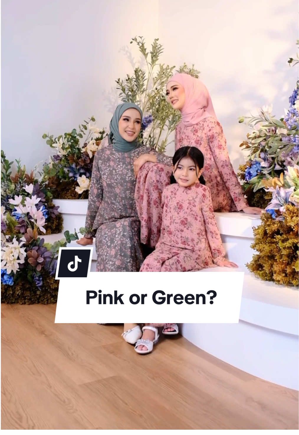 Pink atau hijau? Alamak cantik lak kan dedua niii 🫶🏻 Yang penting lepas raya pun boleh pakai gi kerja or kelas 😉 #Dleqa #bajukurung #bajuraya2025 #DleqaPesonaRaya2025 #bajukurungsedondon #bajukurungcantik 