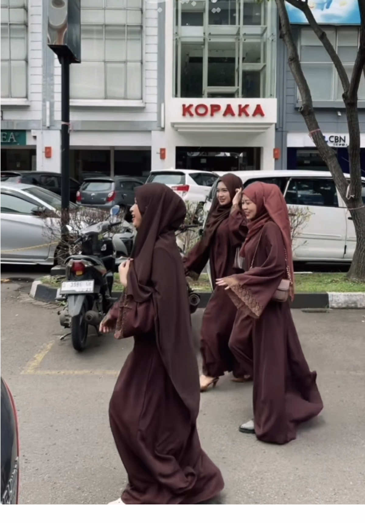 Gasabar bukber pake abaya bareng bestie 🥹❤️ #abaya #abayagirls #abayastyle 