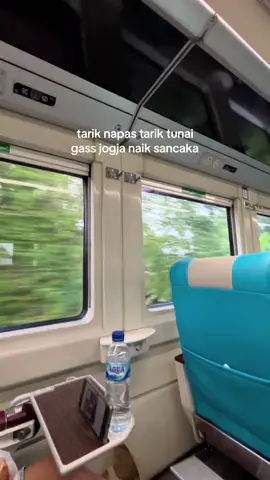 Emang paling seru ke jogja itu naik kereta🫠 #fypシ #yogyakarta #keretaapiindonesia #sancaka #keretasancaka #eksekutif #kai #backpacker 