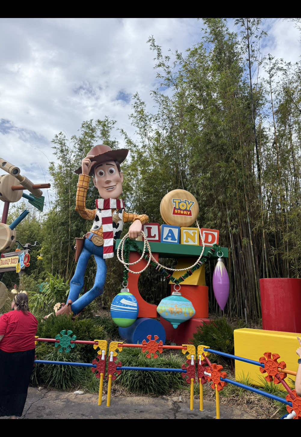 To infinity… and beyond! 🚀✨ Feeling like a real toy in Toy Story Land. 🎡🏰🎢 #DisneyMagic #DisneyDreams #ToyStoryLand #fy #fyp #fypシ #fypdongggggggg #foryoupage #disneyworld #disneyland #disney #orlando #toystory #slinkydog #rollercoaster @Manlio Figueroa R 