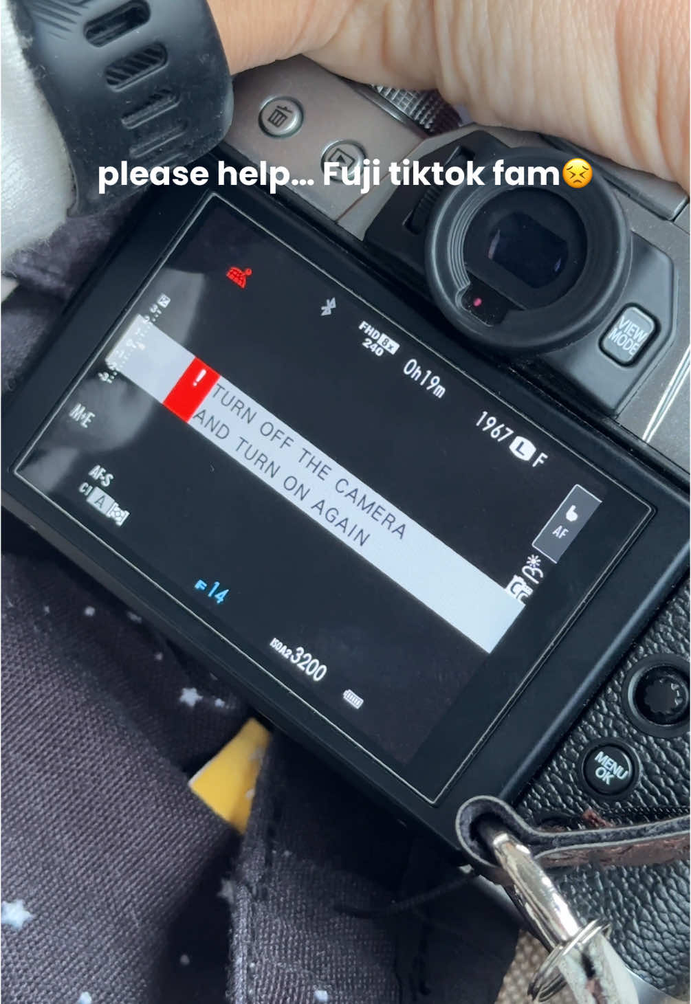 #fujifilm TikTok fam, please help. I detached the lens and cleaned the connecting point, and reattached already. Anyone with any other solutions please assist 🙏🏼 #xt30ii #fujixseries #travel #travelcamera 