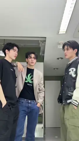 หลังจากทวงคืนน้องเล็กของวงมาได้จากเพื่อนเพิ้ด  ก็เสิร์ฟเลย แล้วดูปฏิกิริยาแต่ละคน 😁#JASPER  #pondnaravit #joongarchen #aouthanaboon  #SantaPongsapak #PerthSanta #เพิร์ธแซนต้า 