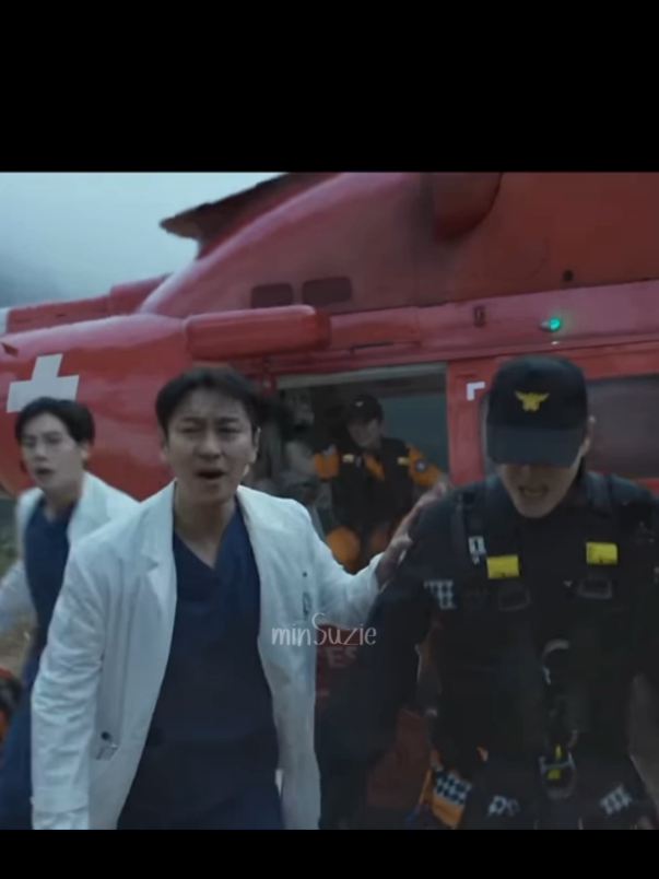 saking fanatik nya kami selalu di manjakan dgn visual, totalitas akting dan effort yg lainnya 🔥🔥 #kdrama  #koreandrama  #fyp  #thetraumacodeheroesoncall  #jujihoon 