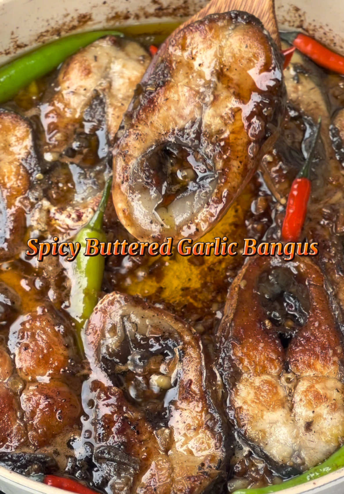 Here’s another bangus dish that you’re sure to fall in love with! Here’s the ingredients:  -fried bangus ( seasoned with salt and msg before frying) -butter -garlic -black pepper (powder) -green and red chili -brown sugar -oyster sauce #homecooking #SpicyButteredGarlicBangus #pinoyfood #fyp #fypシ #foryou #foryoupage #davao #davaocity #tiktok #tiktokfood #foodtiktok 