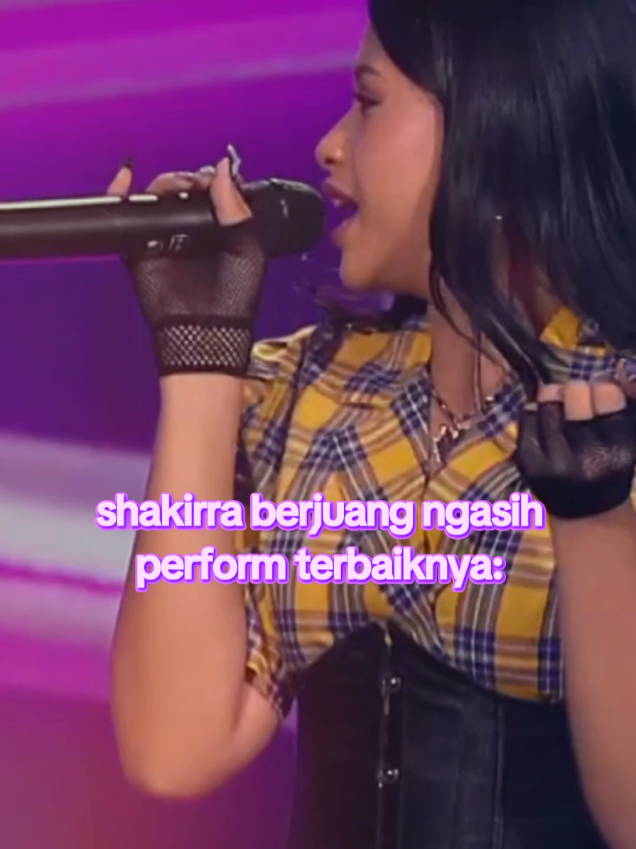 axelo hampir pulang dan shakirra memeluknya penuh kehangatan :( #axelo #xelora #shaxel #shakira #indonesianidol #indonesianidolxiii #pernahmuda #axelonababan #shakirravierny 