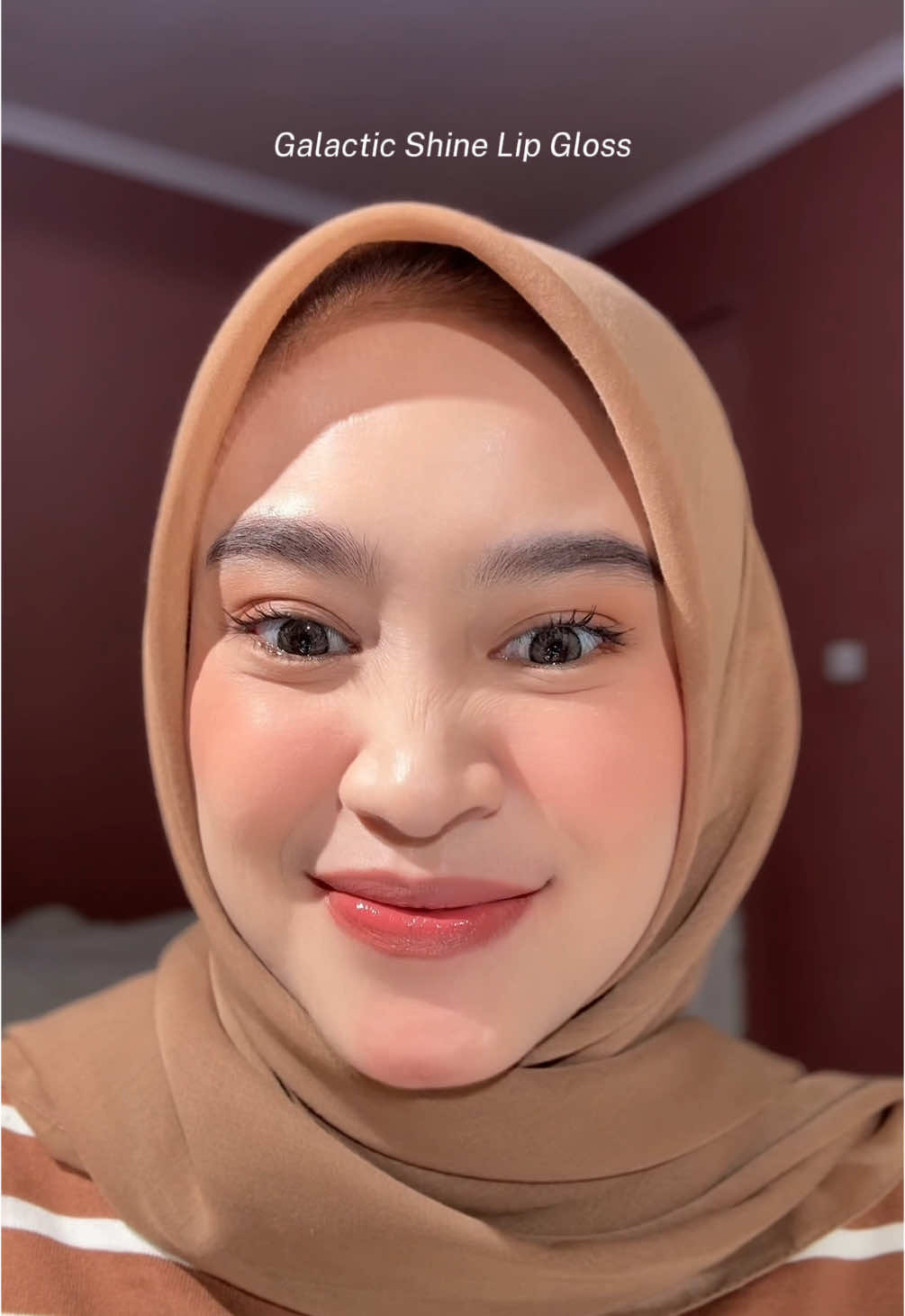Swipe, set and lock..matte lipstick & waterproof 🤝🏻💘 #azarinelipstick #oneswipelock #lipstick #lipmatte #lipstickmatte 