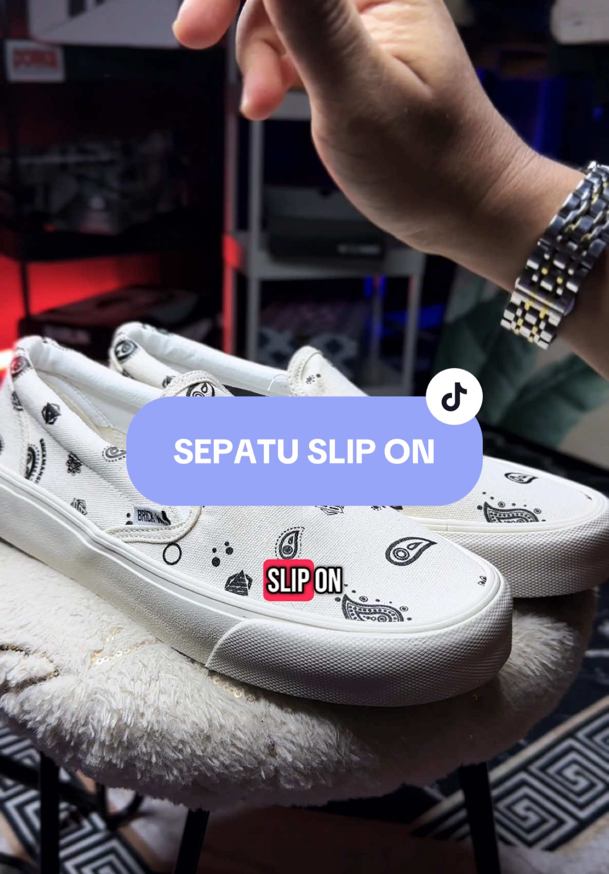 ✅ Bisa COD & Gratis Ongkir Juga, Brick Mansions Slip On Mission Paisley Off White Sepatu Sneakers Casual Unisex Keren Dengan Harga Spesial untuk Hari ini Gass! #slipon #sliponunisex #sliponkeren #sliponterbaru #sliponshoes #sepatuslipon #sliponpria #sliponwanita 