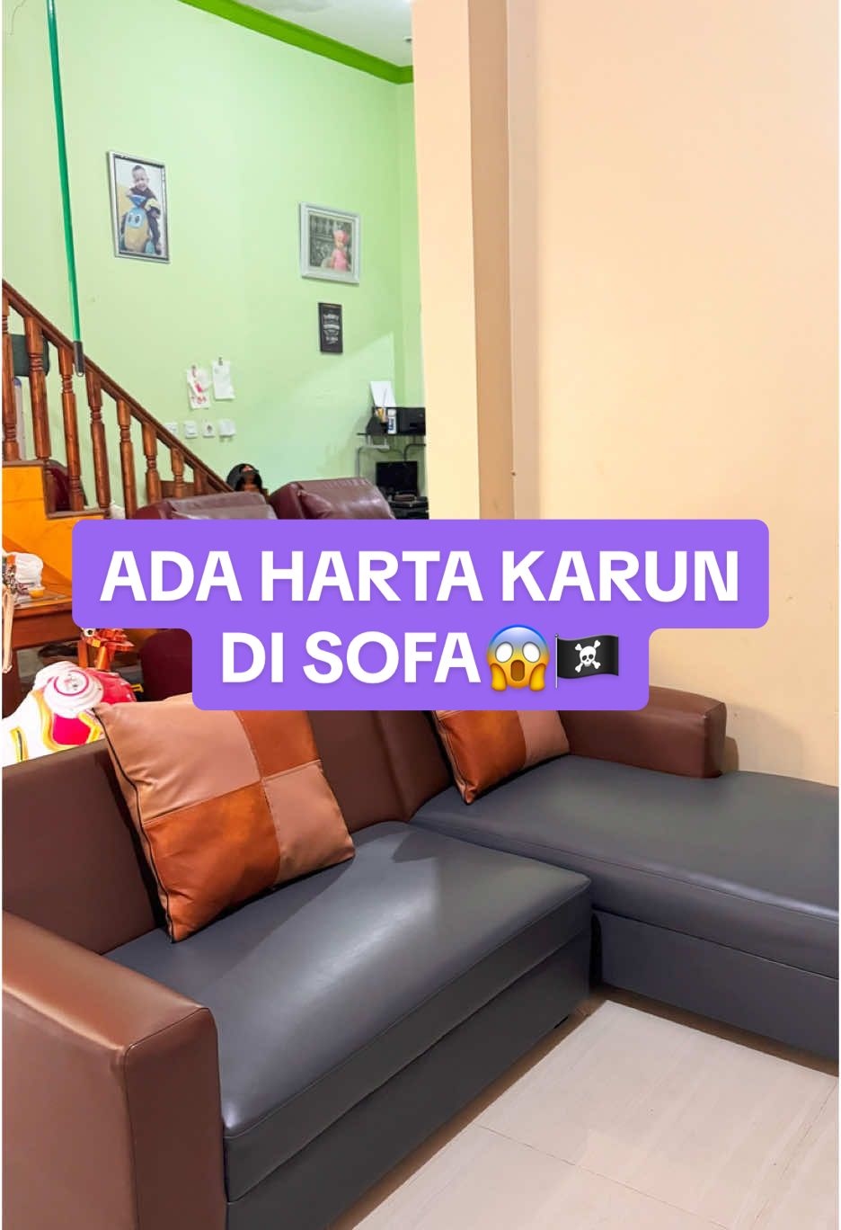 Nemu harta karun di sofa, mungkin peninggalan zaman Majapahit.🧐🏺 #cleawningservice #jokmobil #cleaningdepartment #cleaningbandung #cucisofa #cucikasurbandung #cucisofabandung #cucikarpetbandung #cucikarpet 