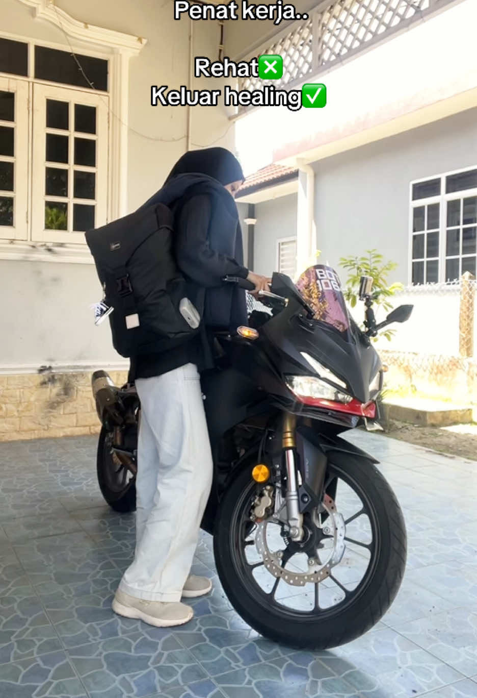 Nampak motor auto tak penat #akrapovicslipon #cbr150r #hondacbr