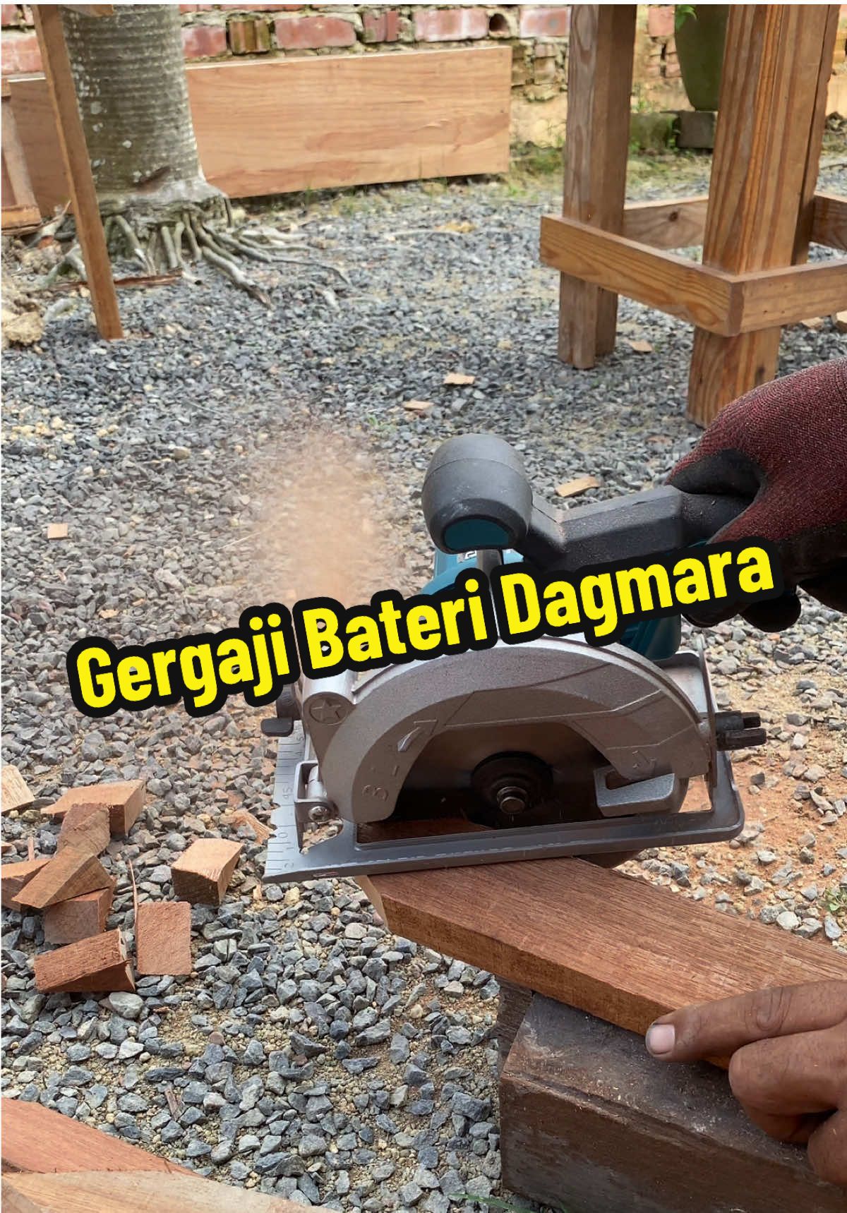 Barang baik dari Dagmara. Dah banyak unit terjual. Nak beli tekan beg kuning. #dagmaracircularsaw #circularsaw #gergajikayu #gergajimesin 