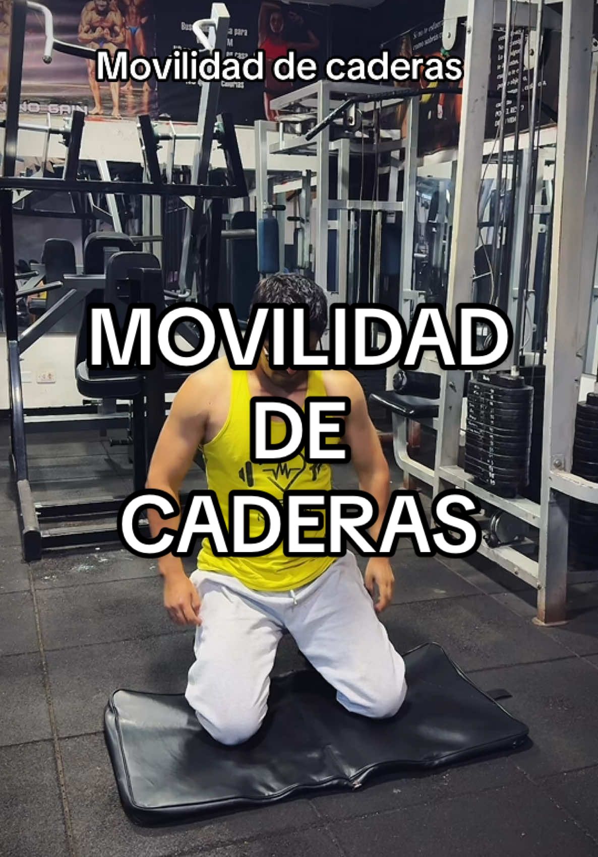 Algunos ejercicios de movilidad de cadera antes de iniciar tu sentadillas.  #gym #culturismonatural 
