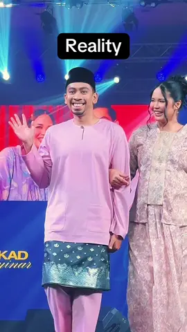 Risau Amirul & Soraya caras job Ain lepas ni 😜 Comel kan kitaorang walk, tak sia-sia ajar Mirul senyum kat rumah. Demi @Bulan Bintang Clothing HQ  #sedekadmenyinar #bulanbintanghq