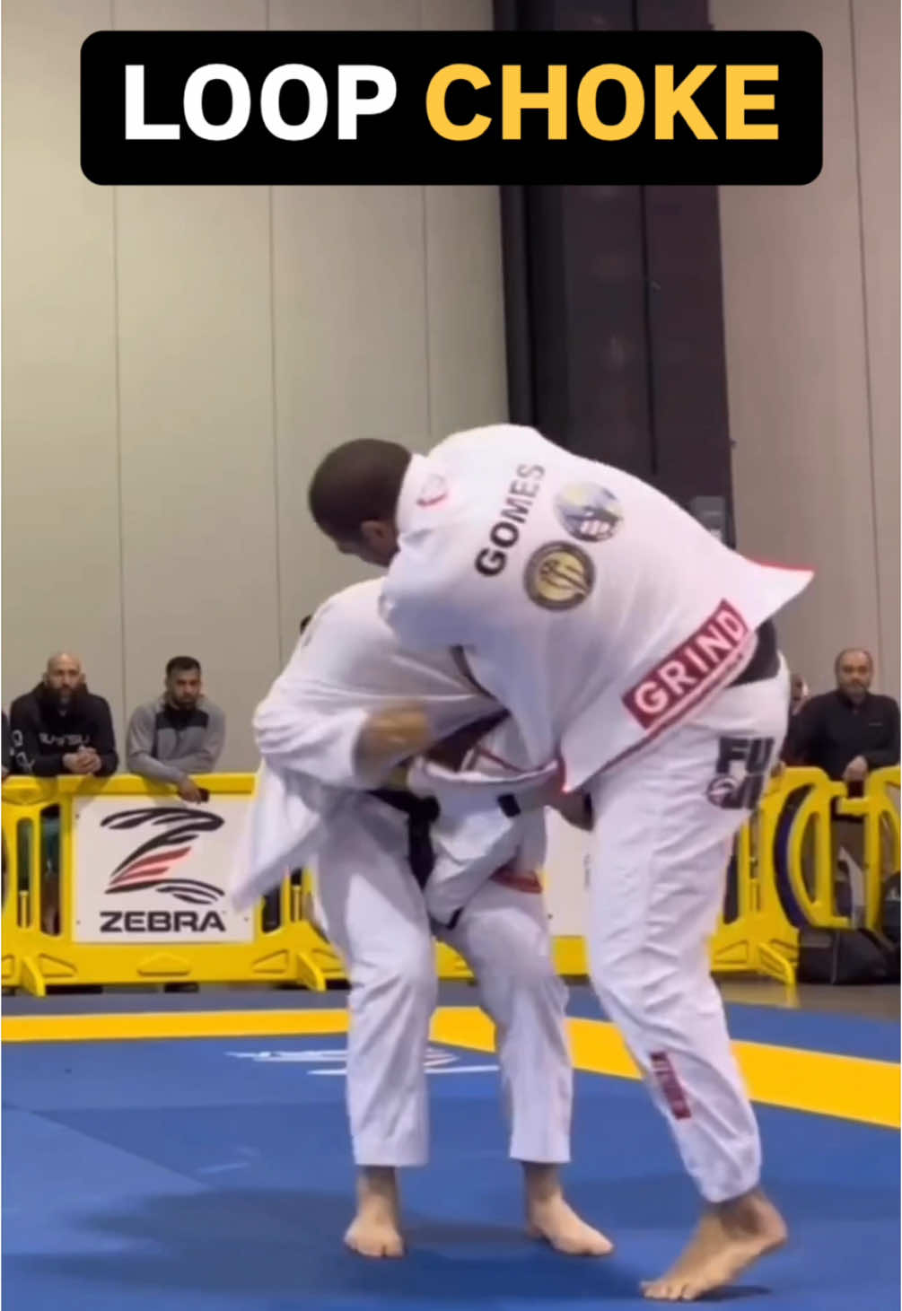 Jiu Jitsu @gilvangomesc mostrou na competição como um Loop Choke bem ajustado pode surpreender qualquer um. Acompanhe cada detalhe dessa finalização incrível e veja como transformar a pressão do adversário em uma oportunidade de ataque. O básico sempre funciona! Bora entender essa posição juntos? 💪👊 . #bjj #jiujitsu #oss 