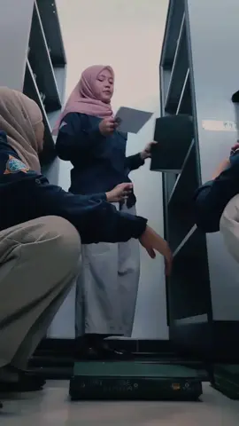 Dari belajar hal baru sampai ketemu orang-orang hebat dengan lingkungan kerja yang asik dan menyenangkan. a hug thank you for all ✨️🤩 #intern #magang #fyp 
