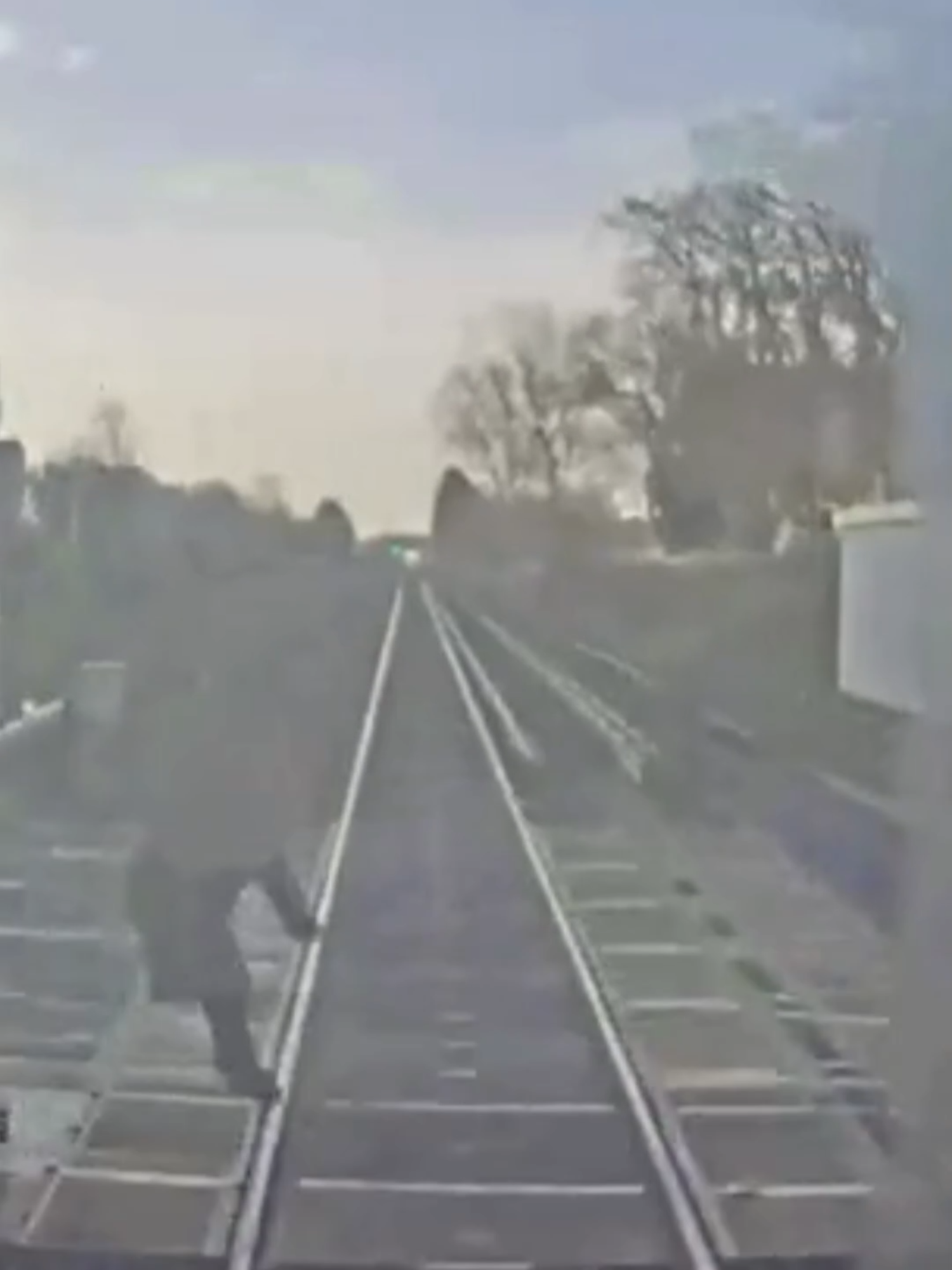 A safety warning has been issued to pedestrians to take extra care after a near miss at a level crossing in Southport. Network Rail is urging the public to pay full attention at level crossings following a near miss incident at Crescent Road level crossing in Birkdale on 24 January 2025. The incident occurred at approximately 9:45 am when a female pedestrian didn’t take notice of the warning lights and audible signals, coming within half a second of being struck by an oncoming train. The Crescent Road level crossing is located on the Northern line of the Merseyrail network between Birkdale and Hillside stations, where trains travel at speeds of up to 60 mph. #news #railway #networkrail #levelcrossing