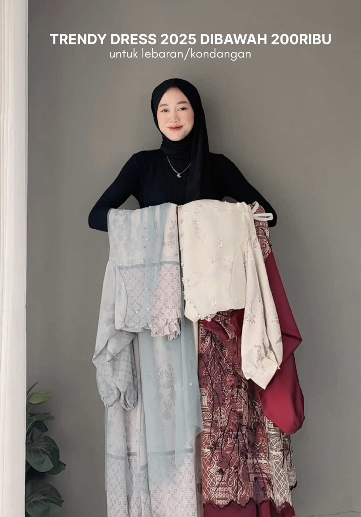 (spiII dicapti0n) 100ribuan tapi  cantik pollll 🎀🖇️ kalian paling suka look no berapa ?  Detail Outfit klik I!nk yg ada di bi• aku - lalu cari sesuai nomer :  look 1 : • dress :  I!nk n0  546a (blue grey ) • heels 65rb :  I!nk n0 102a • tas :  I!nk n0 158a • pashmina : I!nk n0 168a ( light grey )  look 2 : • dress:   I!nk n0 547a (maroon) • heels 65rb :  I!nk n0 78a • tas :  I!nk n0 614 • jilbab : I!nk n0 87a (ivory) look 3:  • dress :   I!nk n0 548a (ivory C) • heels :  I!nk n0 419 • tas 53rb :  I!nk n0 85a • pashmina :  I!nk n0 168a (cream )  dress by @Veluna Hijab  #fyp #outfitinspiration #ootdinspo #kondanganoutfit #outfitcouple #outfitkondangan