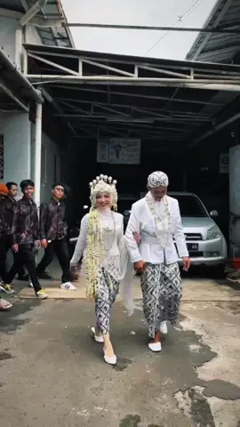 Ayang dan balad balad nya ❤️‍🔥 #masyaallahtabarakkallah #foryoupage #foryou #beranda #fyp #weddinginspiration #wedding #groomsmen #bridesmaids #trend 